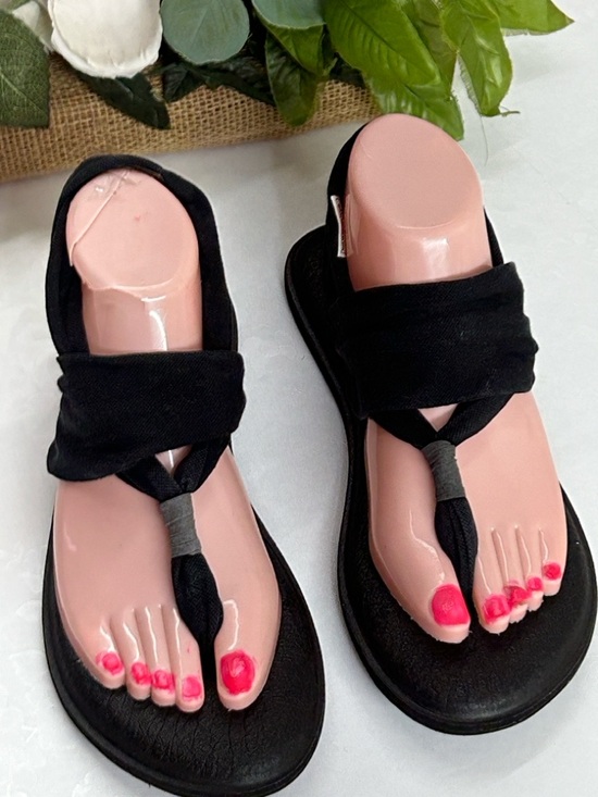 Sanuk Shoes - Black Women's Twist-Knot Toe-Loop Sandals